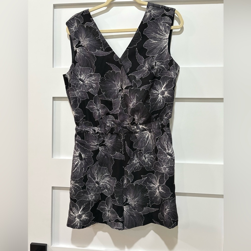 LOFT Black and White V-Neck Romper Size MP